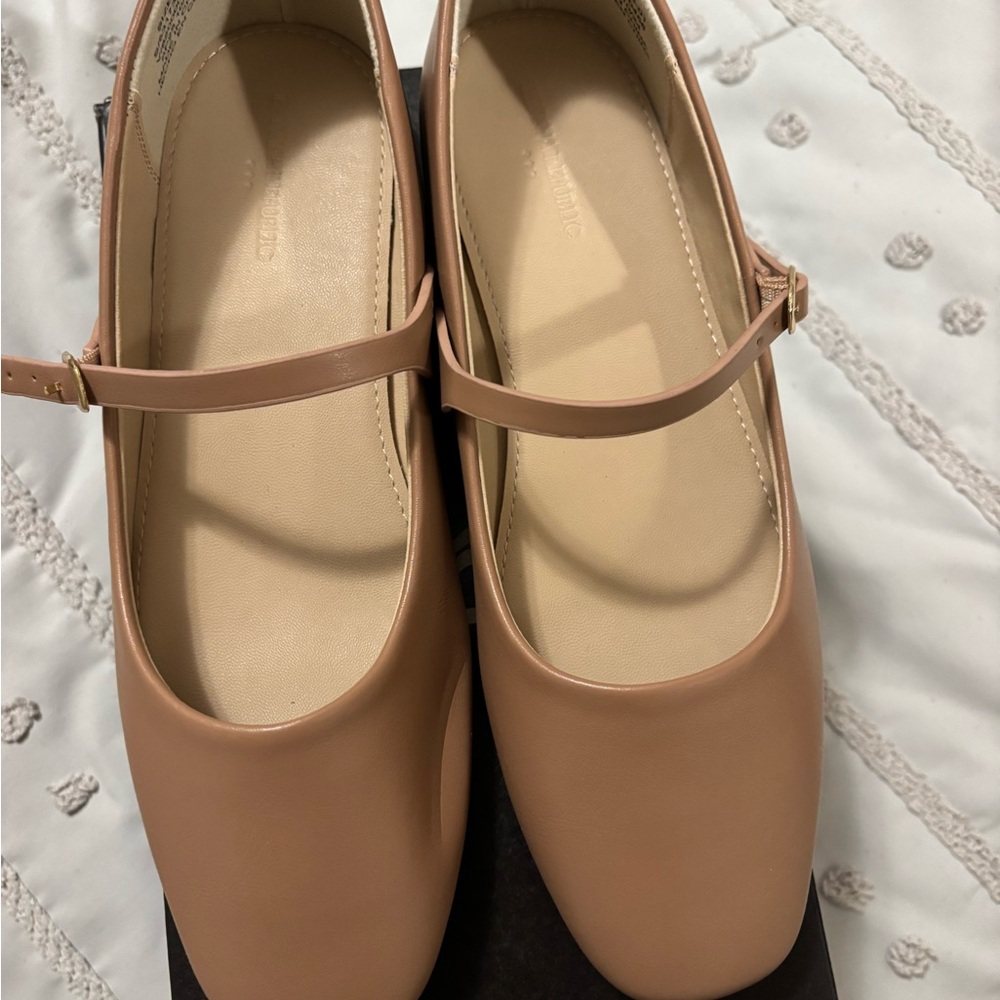 Banana Republic Factory Nude Mary Jane Flats